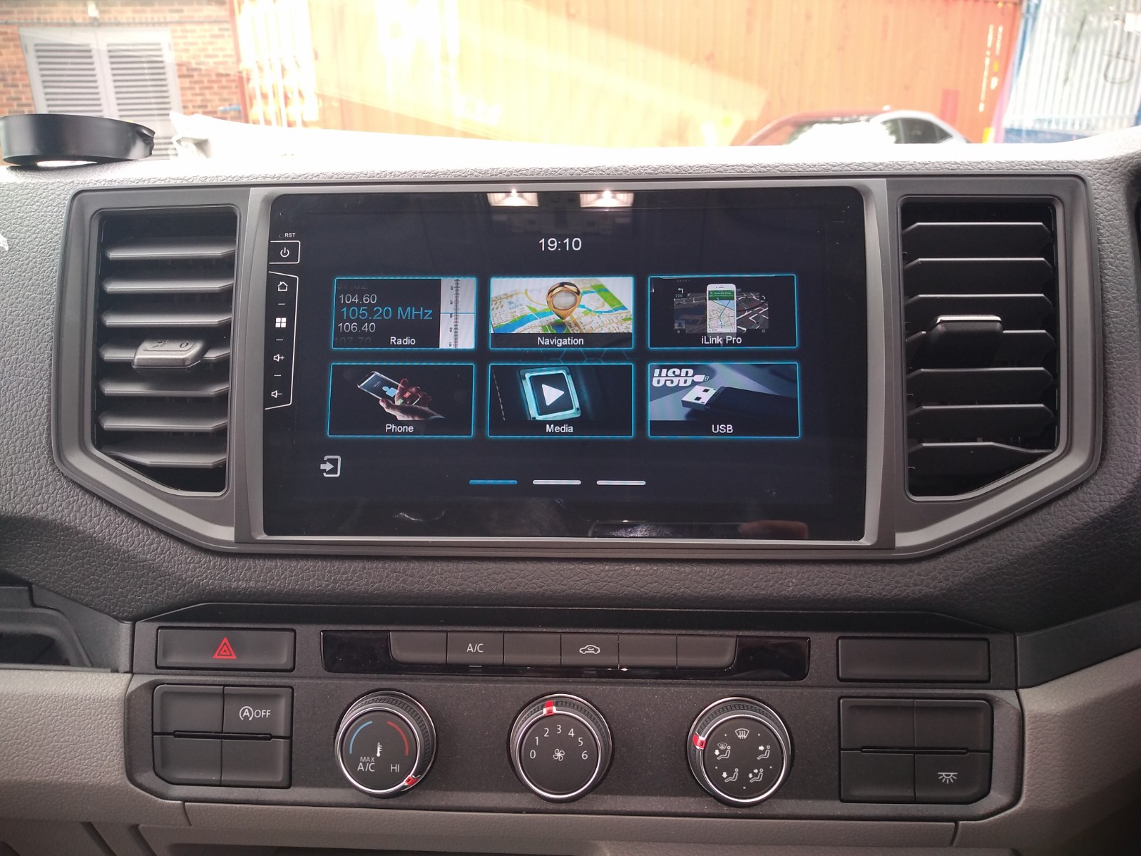 Navigatie VW Crafter vanaf 2017 touch Screen parrot carkit